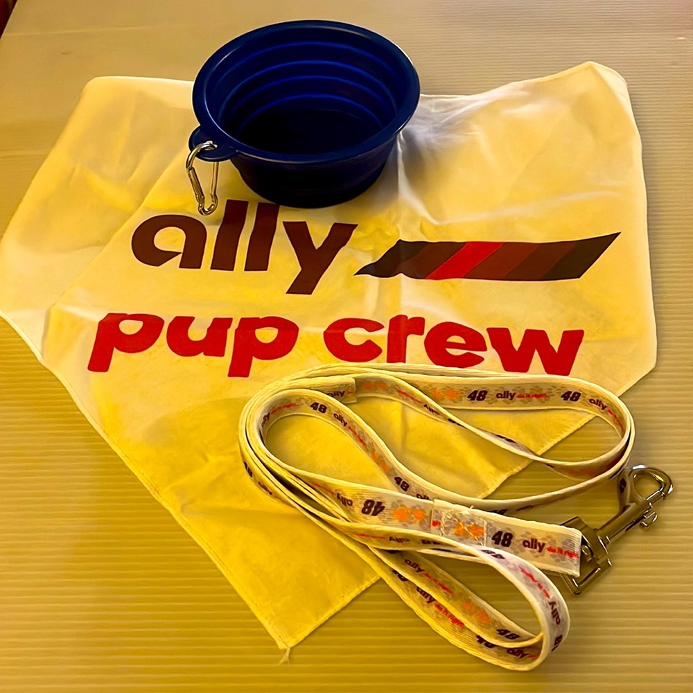 Dog items - Picture 1 of 5
